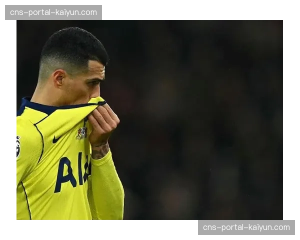 特写:麦迪逊任意球直挂死角,帮助热刺在补时阶段绝平切尔西 特写:麦迪逊任意球直挂死角,帮助热刺在补时阶段绝平切尔西