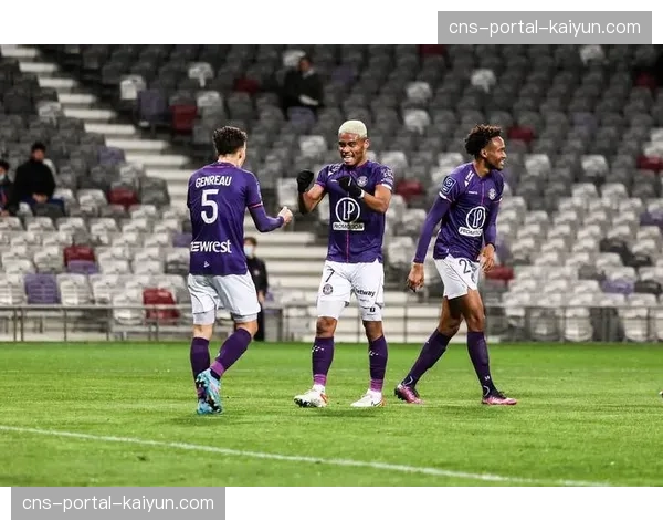 里昂1-0小胜图卢兹,拉卡泽特点射,保留微弱欧战希望 里昂1-0小胜图卢兹,拉卡泽特点射,保留微弱欧战希望